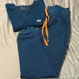 FIGS Women’s Deep Reef Scrub Top Size Small